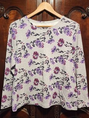 CROFT&BARROW - Grey and Purple Floral Longsleeve Tee